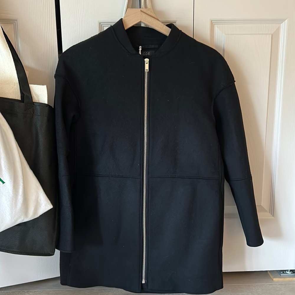 NWT COS Black 100% Wool Zip-Front Sleek Minimalist Coat Size 2